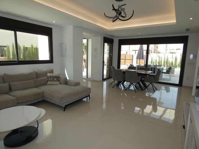 3 soveværelse Villa til salg i Ciudad Quesada, Rojales med swimmingpool garage - € 620.000 (Ref: 9961538)