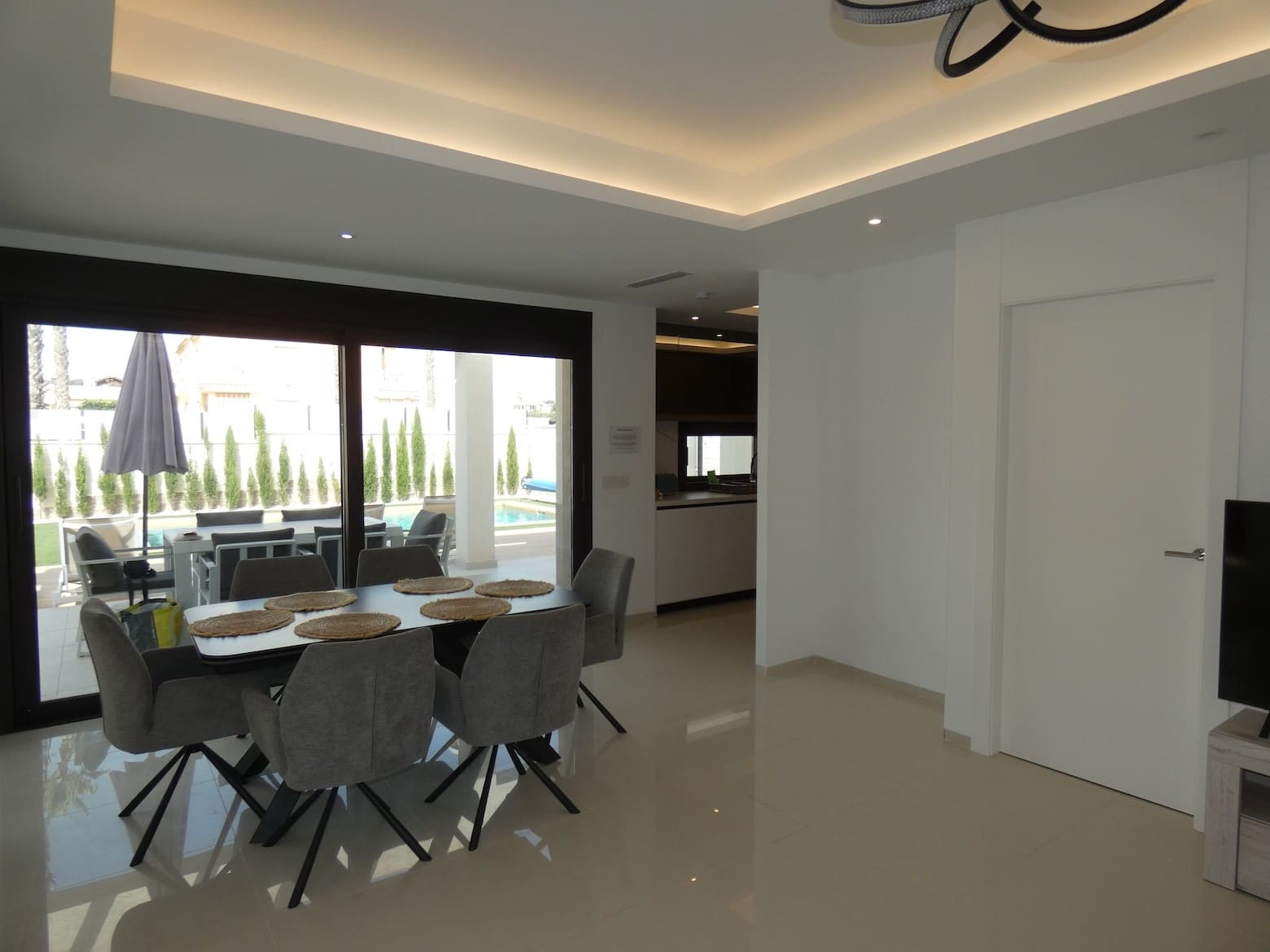 3 soveværelse Villa til salg i Ciudad Quesada med swimmingpool garage - € 620.000 (Ref: 9961538)