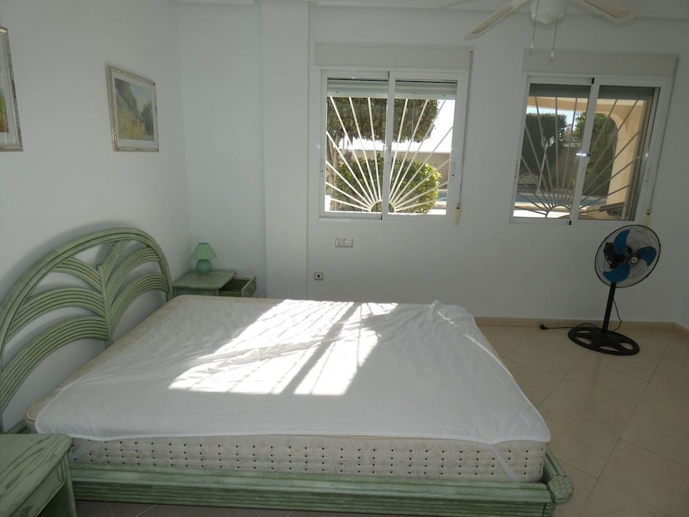 4 slaapkamer Villa te koop in Ciudad Quesada met zwembad garage - € 649.000 (Ref: 9983258)