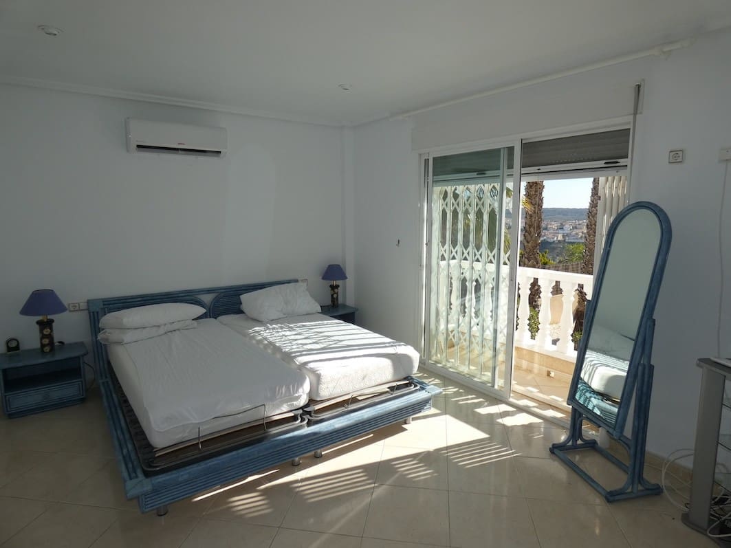 4 slaapkamer Villa te koop in Ciudad Quesada met zwembad garage - € 649.000 (Ref: 9983258)