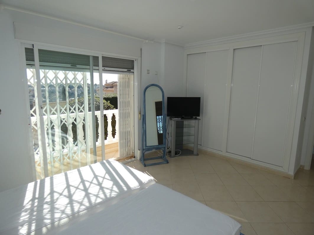 4 slaapkamer Villa te koop in Ciudad Quesada met zwembad garage - € 649.000 (Ref: 9983258)