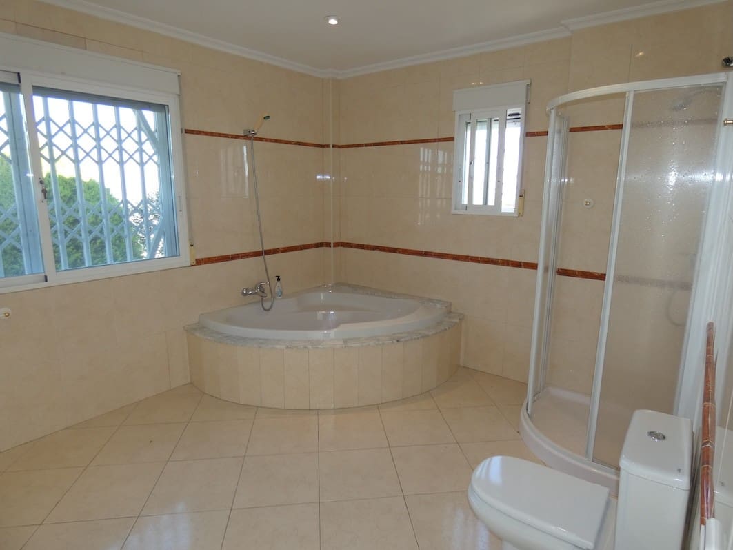 4 slaapkamer Villa te koop in Ciudad Quesada met zwembad garage - € 649.000 (Ref: 9983258)