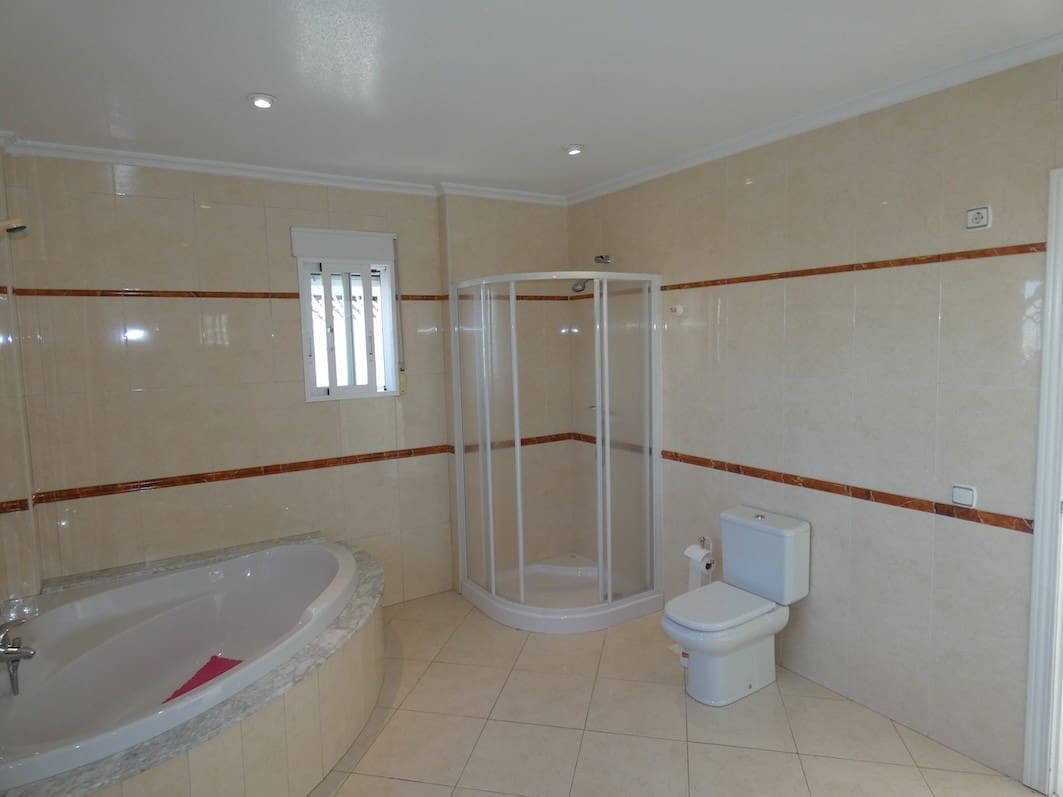 4 slaapkamer Villa te koop in Ciudad Quesada met zwembad garage - € 649.000 (Ref: 9983258)
