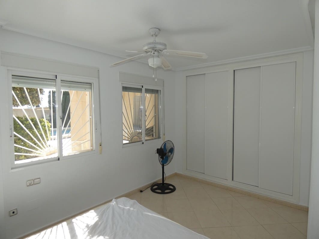 4 slaapkamer Villa te koop in Ciudad Quesada met zwembad garage - € 649.000 (Ref: 9983258)