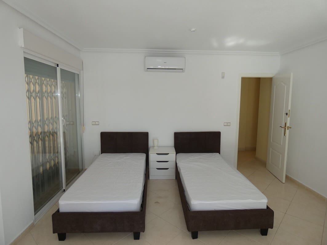 4 slaapkamer Villa te koop in Ciudad Quesada met zwembad garage - € 649.000 (Ref: 9983258)