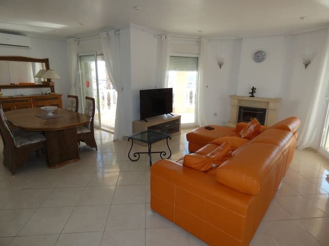 4 slaapkamer Villa te koop in Ciudad Quesada, Rojales met zwembad garage - € 649.000 (Ref: 9983258)