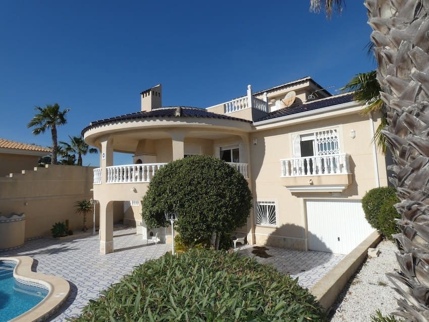 4 slaapkamer Villa te koop in Ciudad Quesada met zwembad garage - € 649.000 (Ref: 9983258)