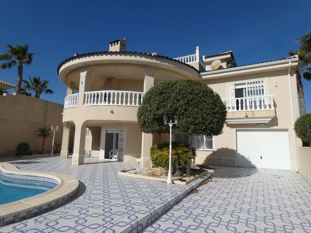 4 slaapkamer Villa te koop in Ciudad Quesada met zwembad garage - € 649.000 (Ref: 9983258)