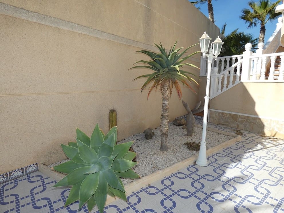 4 slaapkamer Villa te koop in Ciudad Quesada met zwembad garage - € 649.000 (Ref: 9983258)