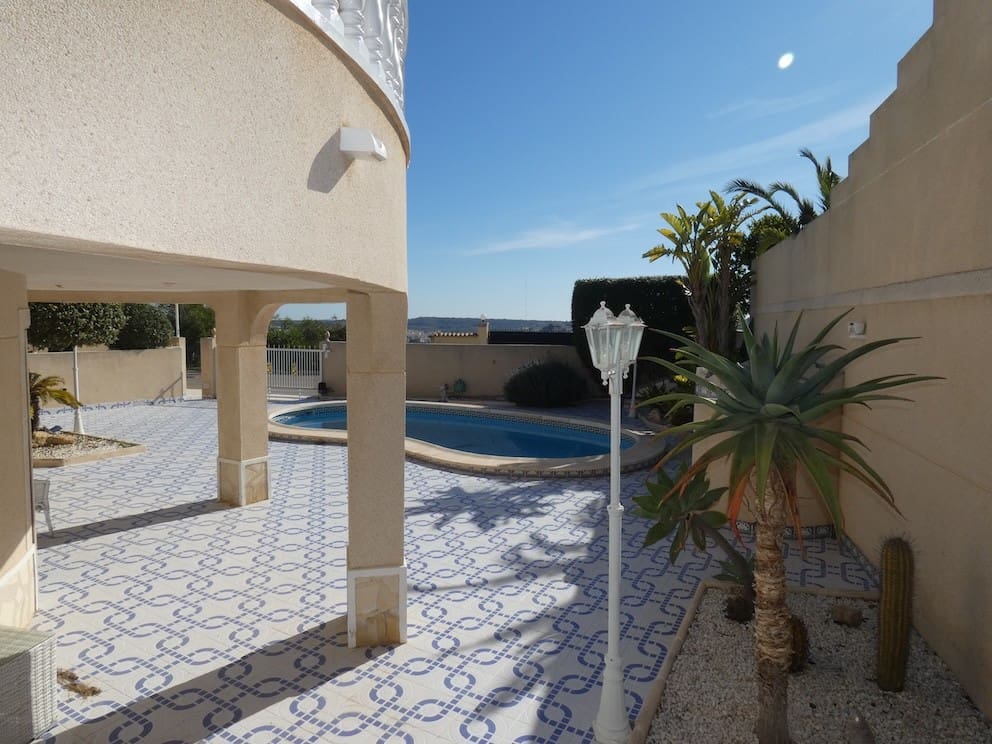 4 slaapkamer Villa te koop in Ciudad Quesada met zwembad garage - € 649.000 (Ref: 9983258)