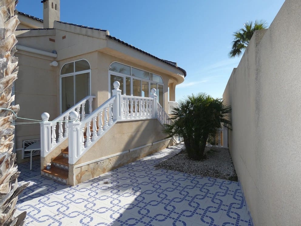4 slaapkamer Villa te koop in Ciudad Quesada met zwembad garage - € 649.000 (Ref: 9983258)