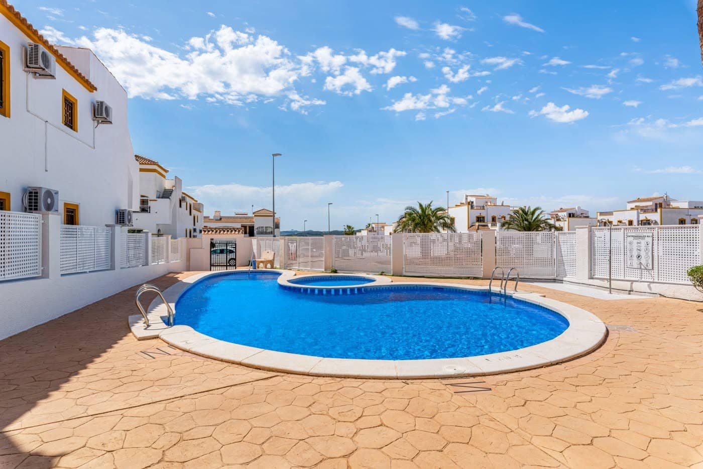 2 sovrum Lägenhet till salu i Entre Naranjos med pool - 135 000 € (Ref: 9992046)