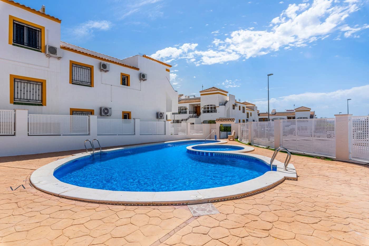2 sovrum Lägenhet till salu i Entre Naranjos med pool - 135 000 € (Ref: 9992046)