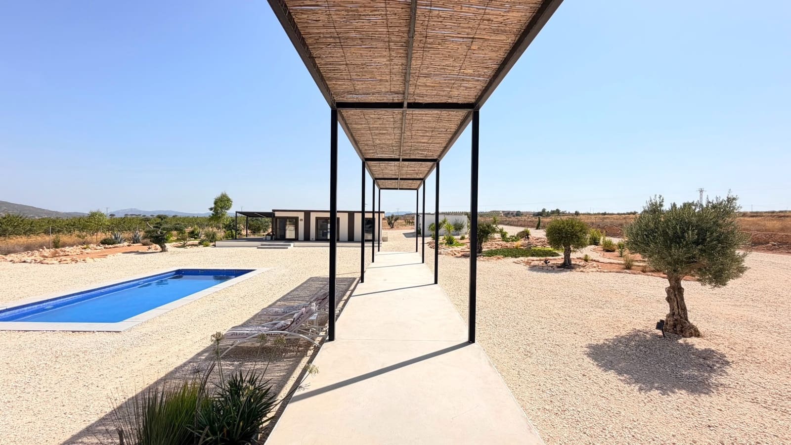5 soveværelse Villa til salg i Pinoso med swimmingpool - € 679.000 (Ref: 9996721)