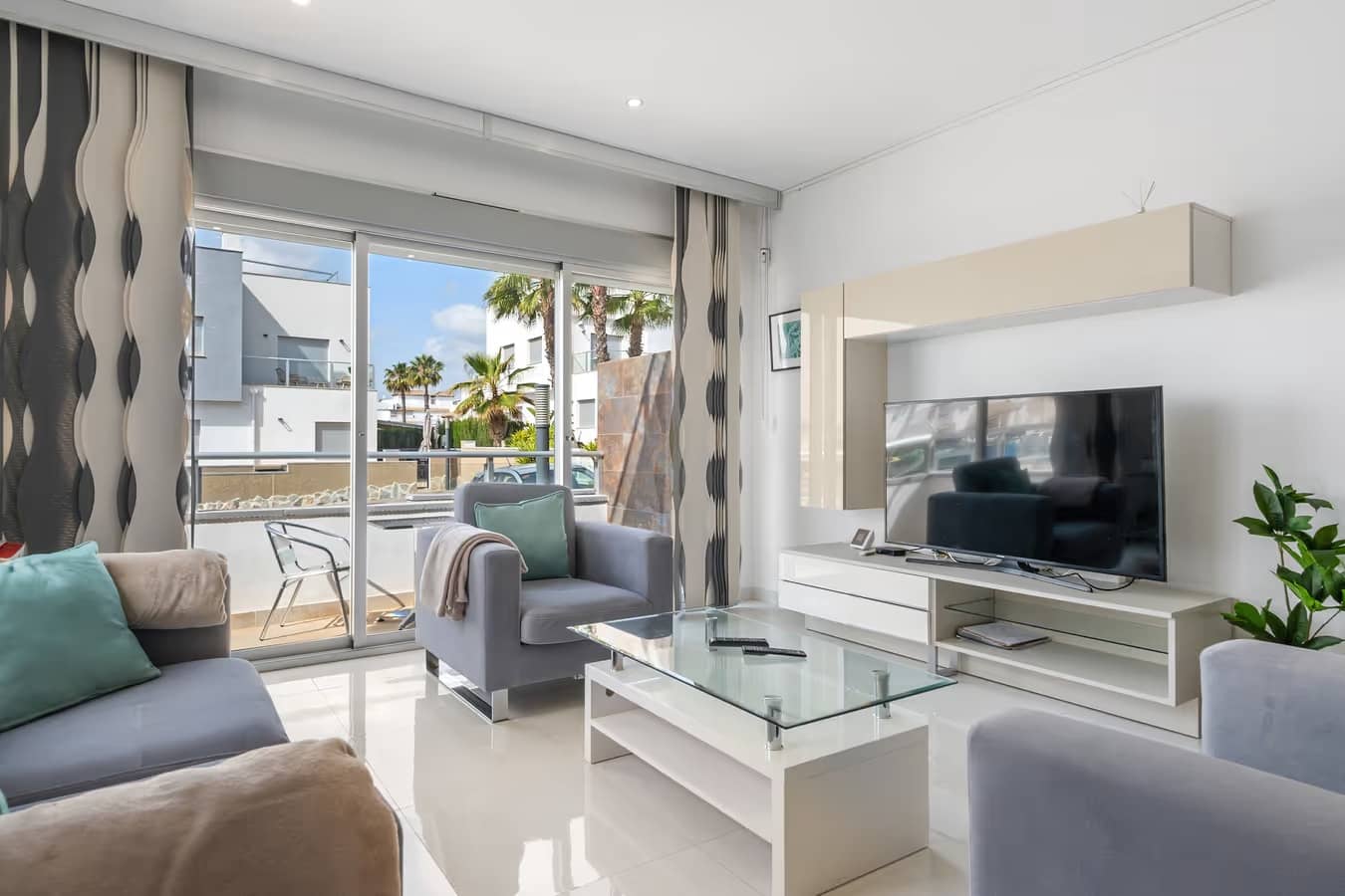 Casa de 3 habitaciones en Orihuela Costa en venta con piscina garaje - 360.000 € (Ref: 9999946)
