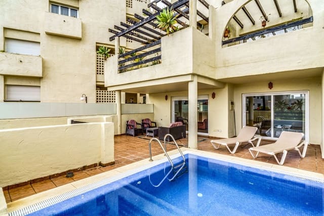 3 makuuhuone Huoneisto myytävänä paikassa El Paraiso, Estepona mukana uima-altaan - 395 000 € (Ref: 8946988)