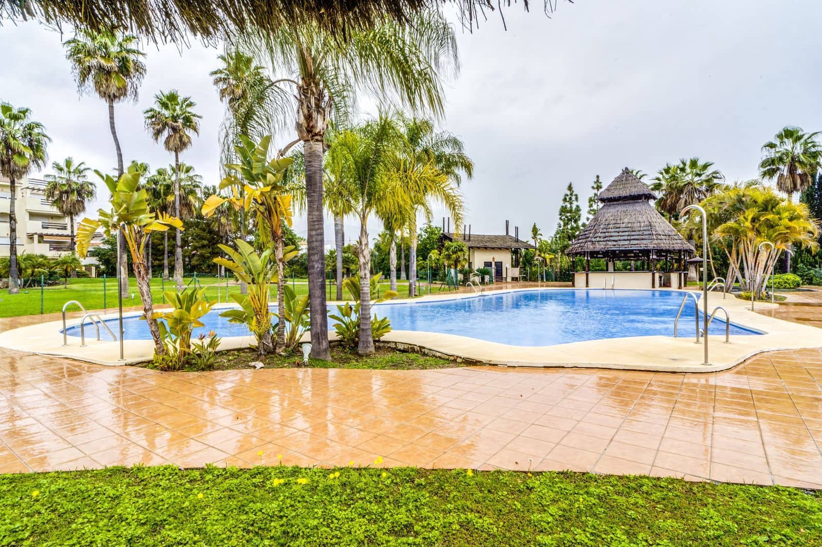 3 sypialnia Apartament na sprzedaż w El Paraiso z basenem - 395 000 € (Ref: 8946988)