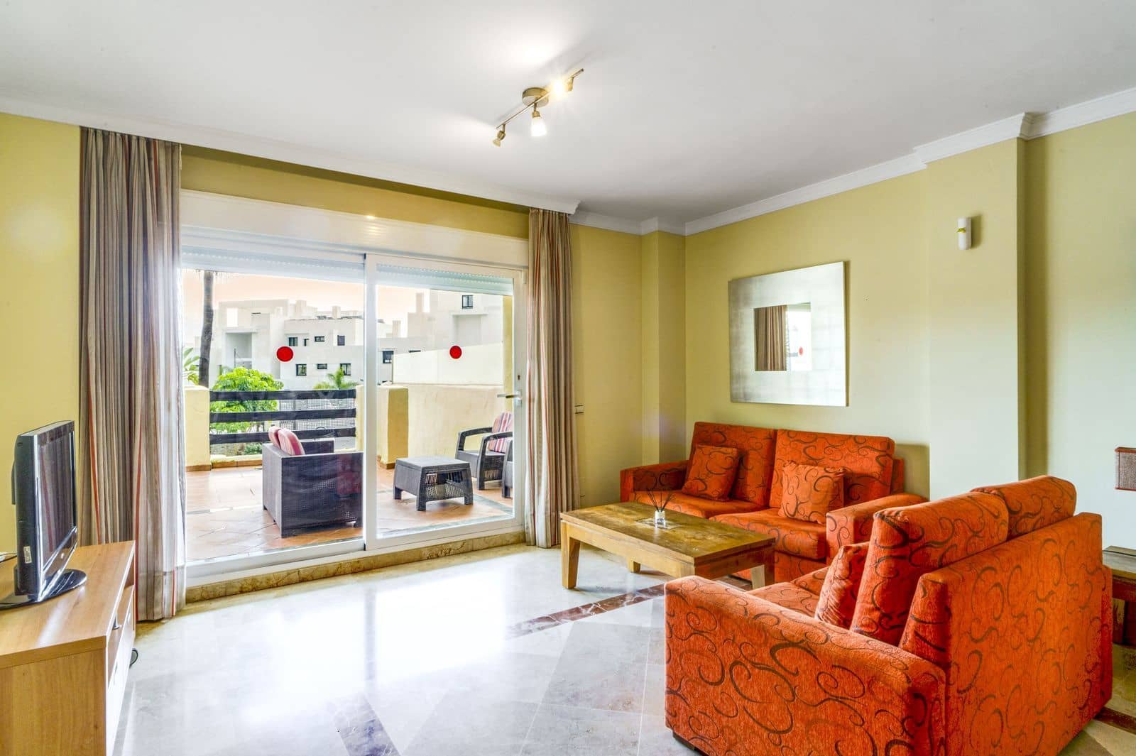 3 sypialnia Apartament na sprzedaż w El Paraiso z basenem - 395 000 € (Ref: 8946988)