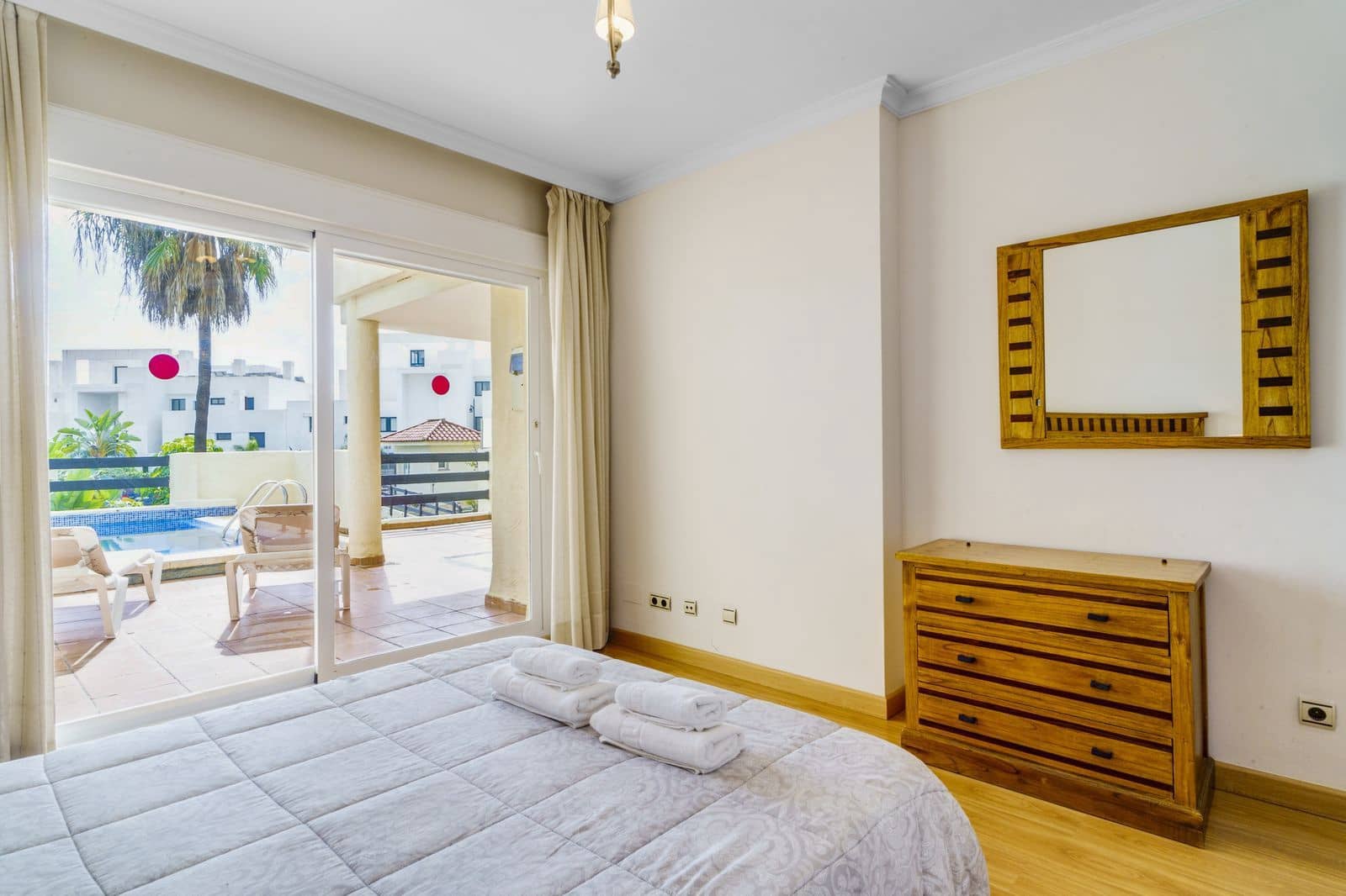 3 sypialnia Apartament na sprzedaż w El Paraiso z basenem - 395 000 € (Ref: 8946988)