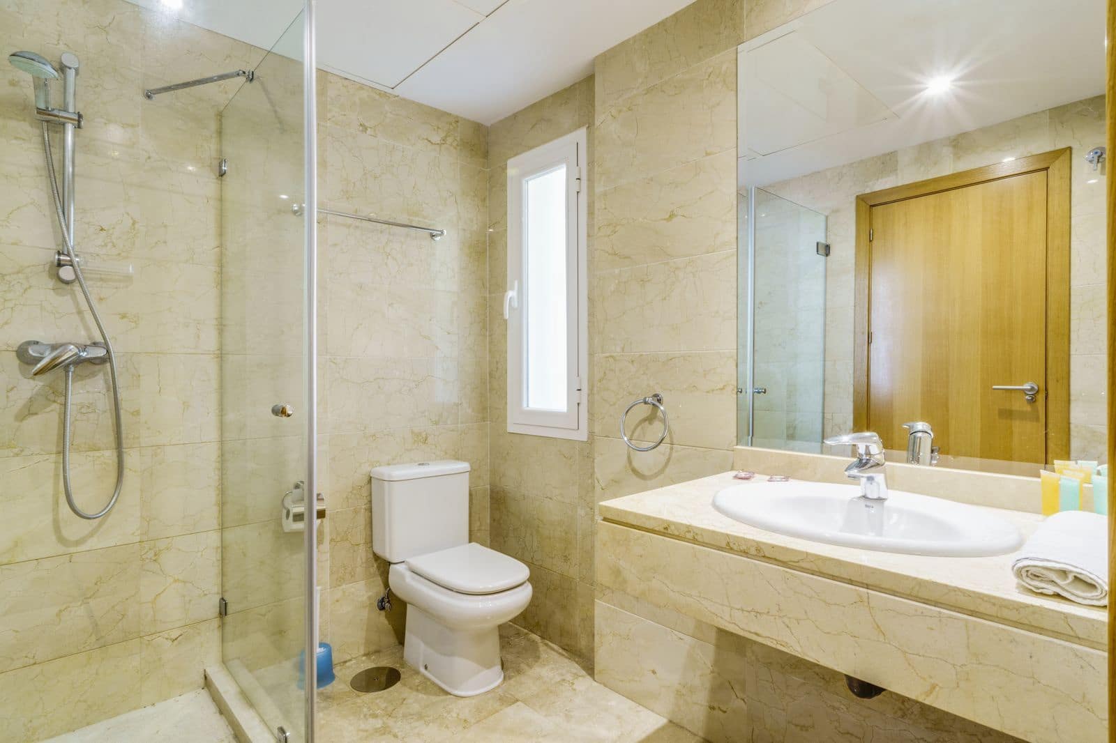 3 sypialnia Apartament na sprzedaż w El Paraiso z basenem - 395 000 € (Ref: 8946988)