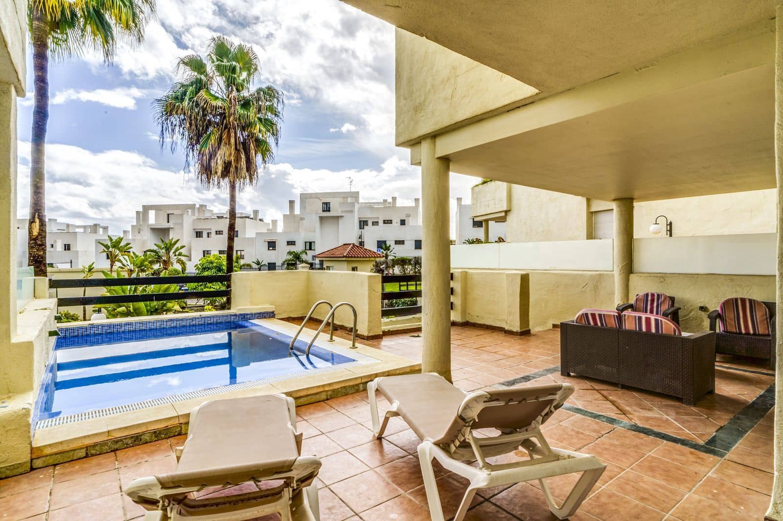 3 sypialnia Apartament na sprzedaż w El Paraiso z basenem - 395 000 € (Ref: 8946988)