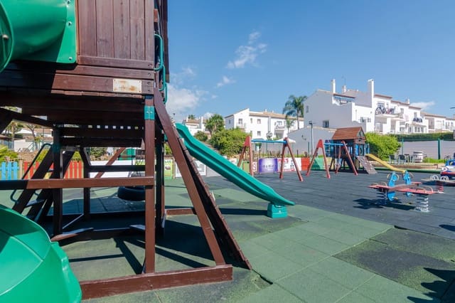 Restauracja lub bar na sprzedaż w El Paraiso, Estepona - 1 000 000 € (Ref: 8954755)