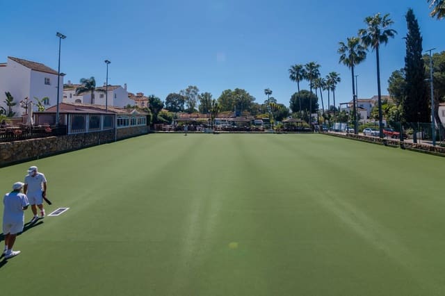 Kommersiell til salgs i El Paraiso, Estepona - € 225 000 (Ref: 8954757)