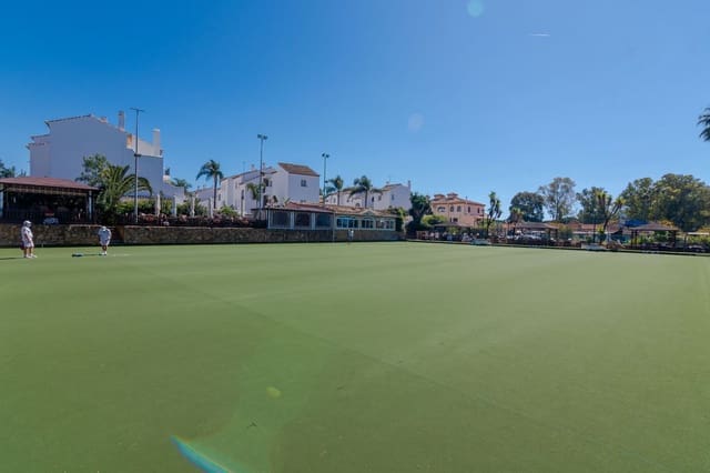 Kommersiell til salgs i El Paraiso, Estepona - € 225 000 (Ref: 8954757)