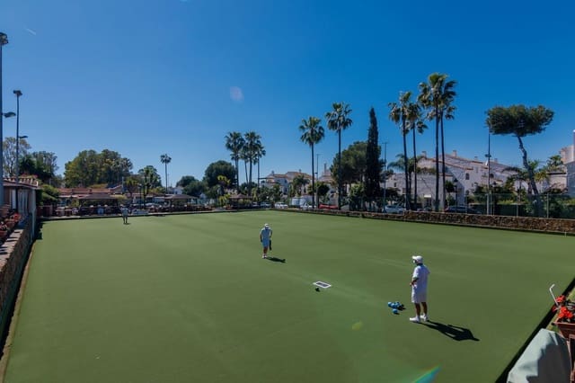 Kommersiell til salgs i El Paraiso, Estepona - € 225 000 (Ref: 8954757)