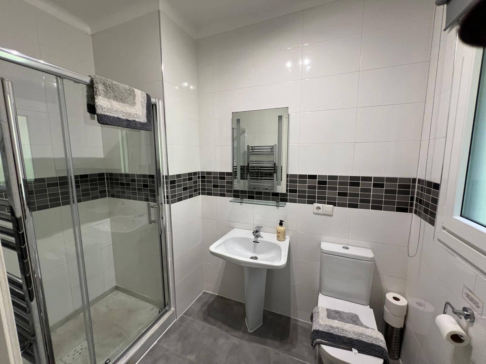 4 makuuhuone Huvila myytävänä paikassa El Paraiso - 1 600 000 € (Ref: 8987978)