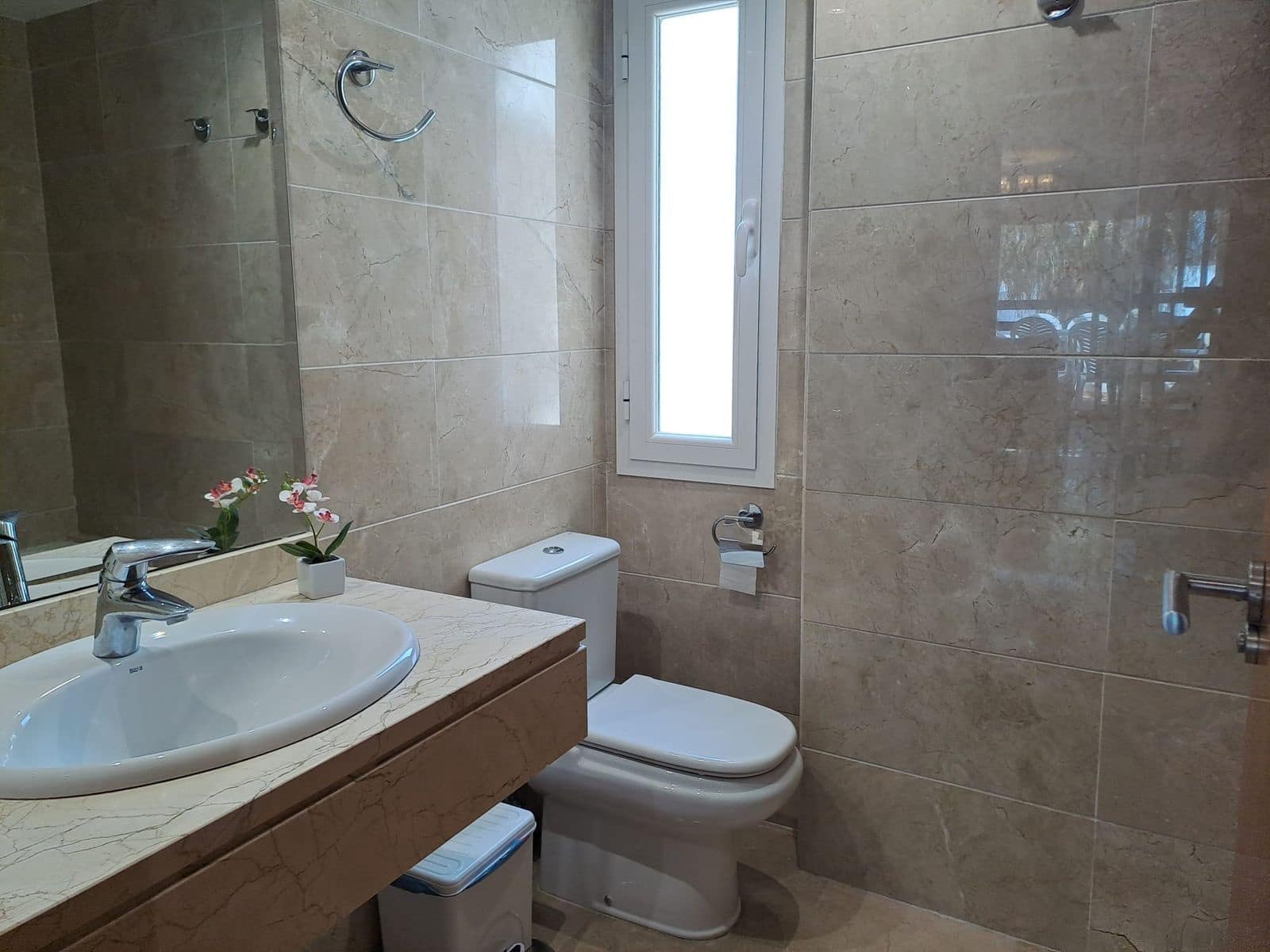 2 bedroom Apartment for sale in Estepona - € 390,000 (Ref: 9115674)