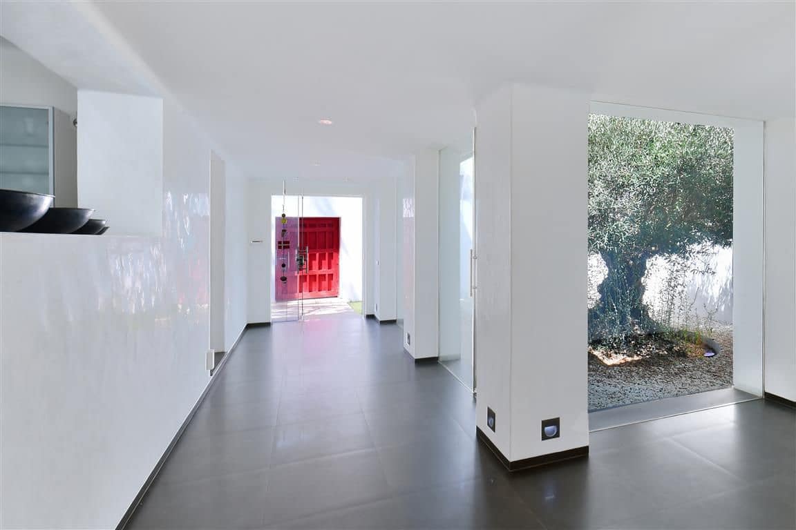 5 bedroom Villa for sale in Nueva Andalucia with pool - € 1,850,000 (Ref: 9176049)