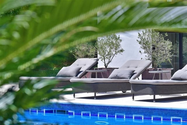 5 bedroom Villa for sale in Nueva Andalucia, Marbella with pool - € 1,850,000 (Ref: 9176049)