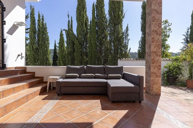 6 bedroom Villa for sale in Benahavís with pool garage - € 1,750,000 (Ref: 9176063)