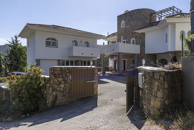 6 bedroom Villa for sale in Benahavís with pool garage - € 1,750,000 (Ref: 9176063)