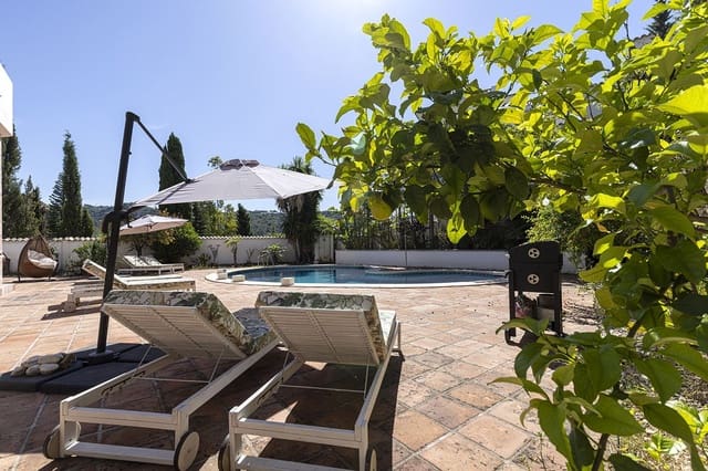 6 bedroom Villa for sale in Benahavís with pool garage - € 1,750,000 (Ref: 9176063)