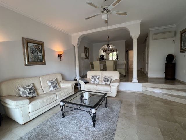 3 quarto Casa em Banda para venda em El Paraiso, Estepona - 595 000 € (Ref: 9176066)