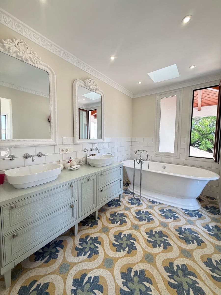 4 sypialnia Willa do wynajęcia w El Paraiso z basenem - 18 000 € (Ref: 9190795)