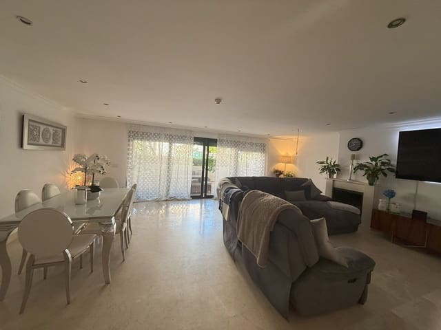 4 quarto Casa em Banda para venda em Atalaya-Isdabe, Estepona com garagem - 660 000 € (Ref: 9226109)