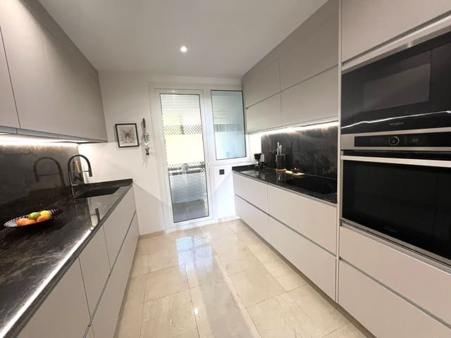 3 makuuhuone Huoneisto myytävänä paikassa El Paraiso, Estepona - 695 000 € (Ref: 9402776)