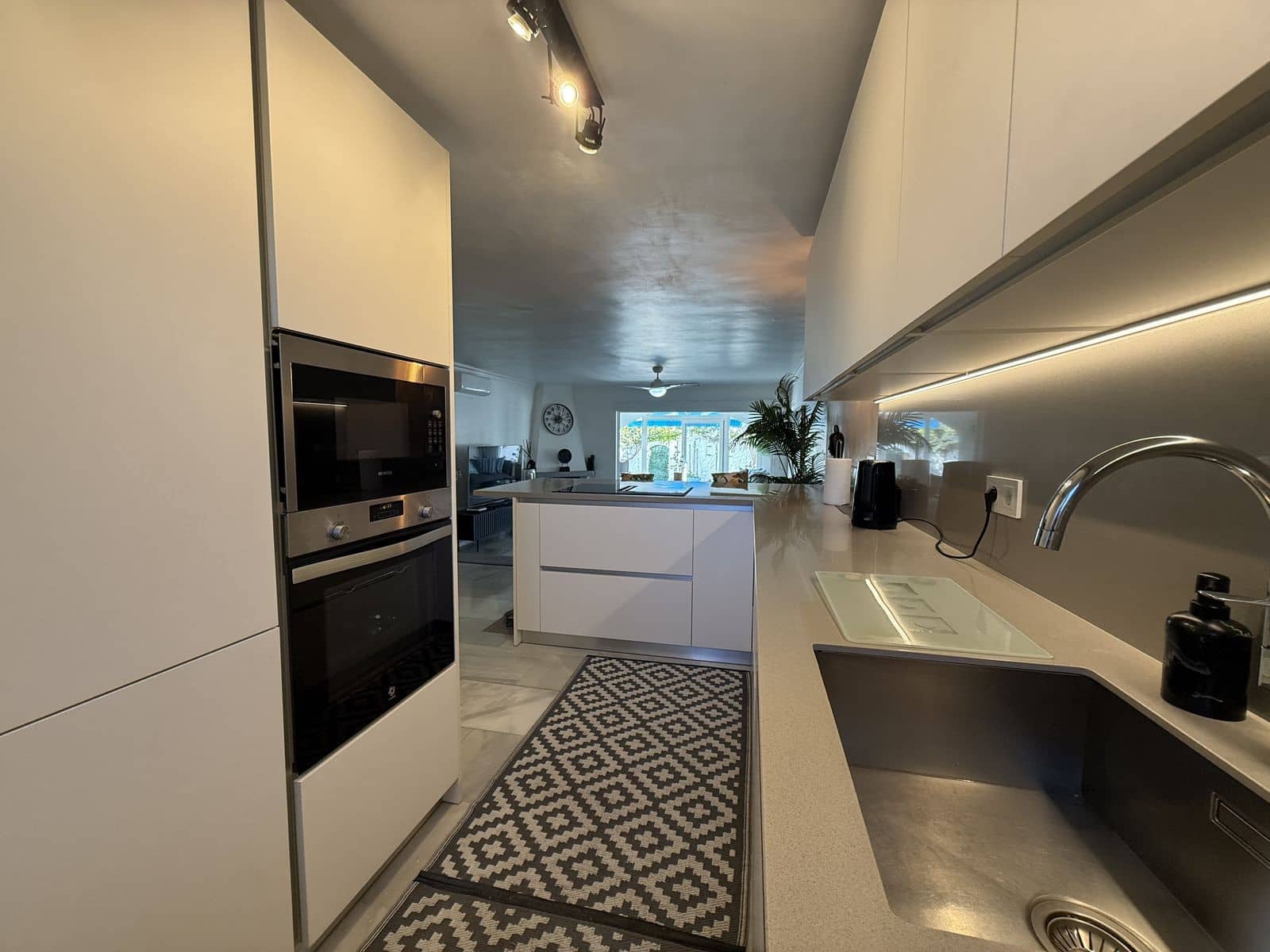 3 slaapkamer Halfvrijstaande villa te koop in El Paraiso met zwembad garage - € 495.000 (Ref: 9410319)