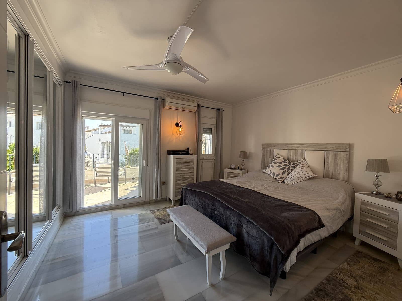 3 slaapkamer Halfvrijstaande villa te koop in El Paraiso met zwembad garage - € 495.000 (Ref: 9410319)