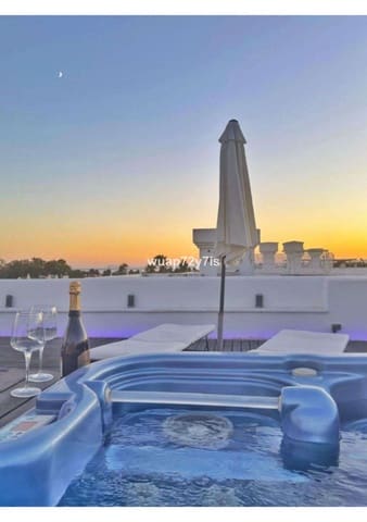 2 bedroom Penthouse for sale in El Paraiso, Estepona - € 390,000 (Ref: 9419005)