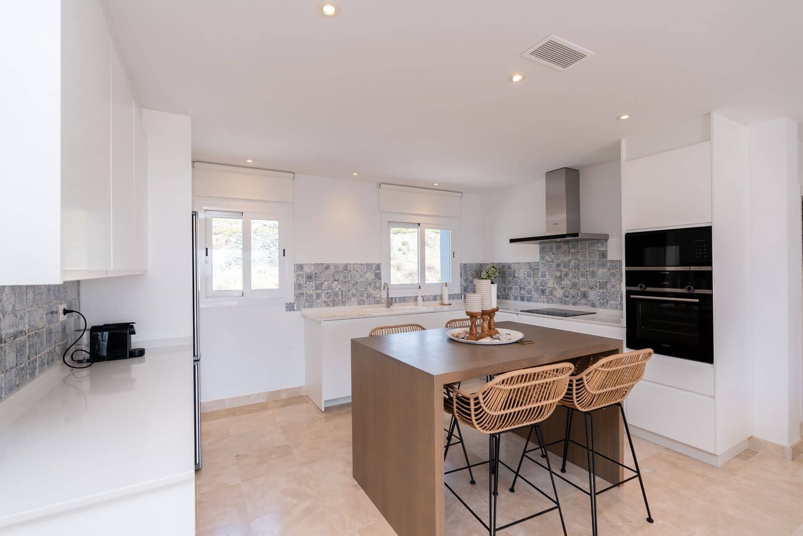 2 bedroom Penthouse for sale in El Paraiso with pool garage - € 650,000 (Ref: 9419006)