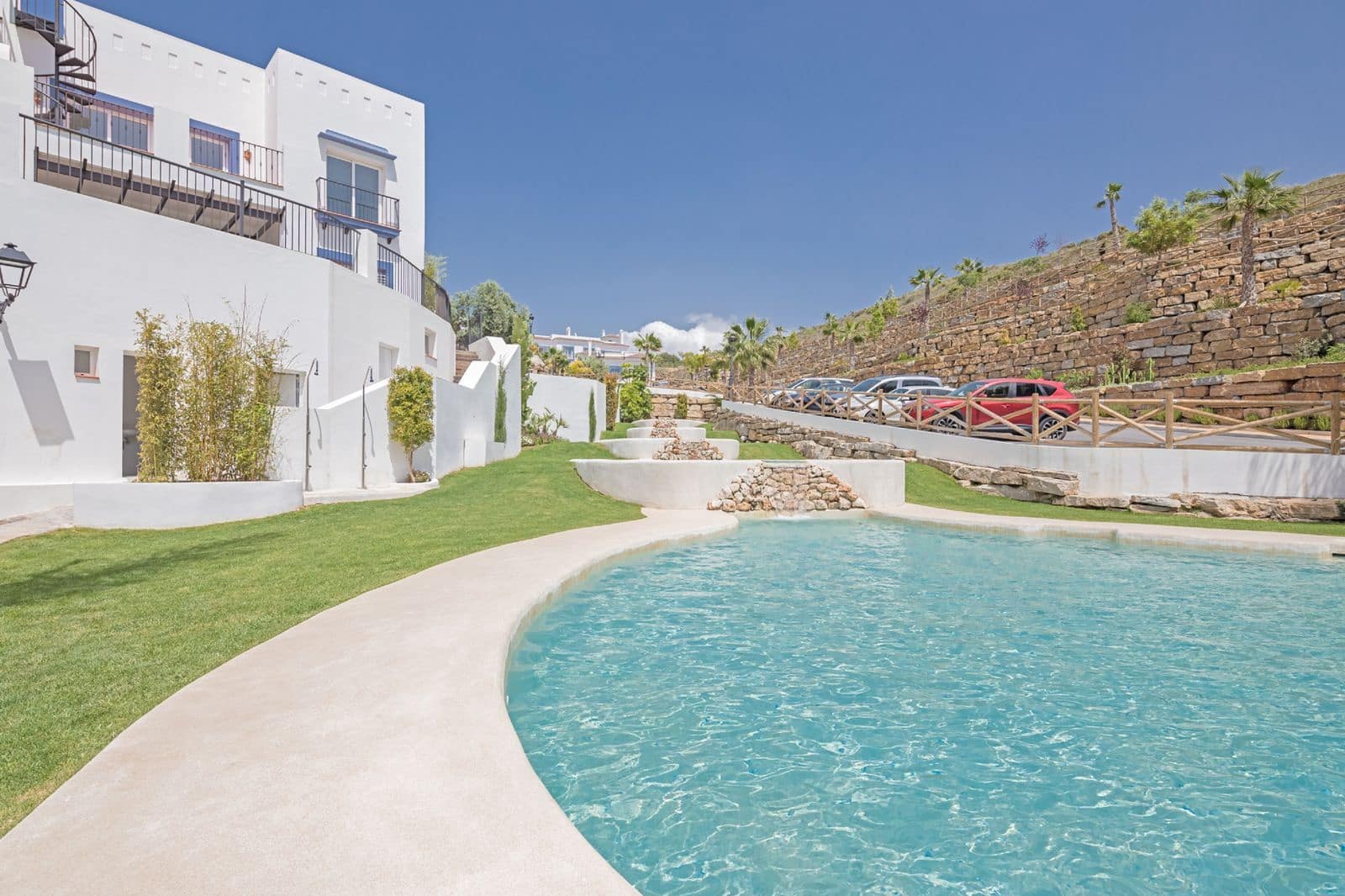 2 bedroom Penthouse for sale in El Paraiso with pool garage - € 650,000 (Ref: 9419006)