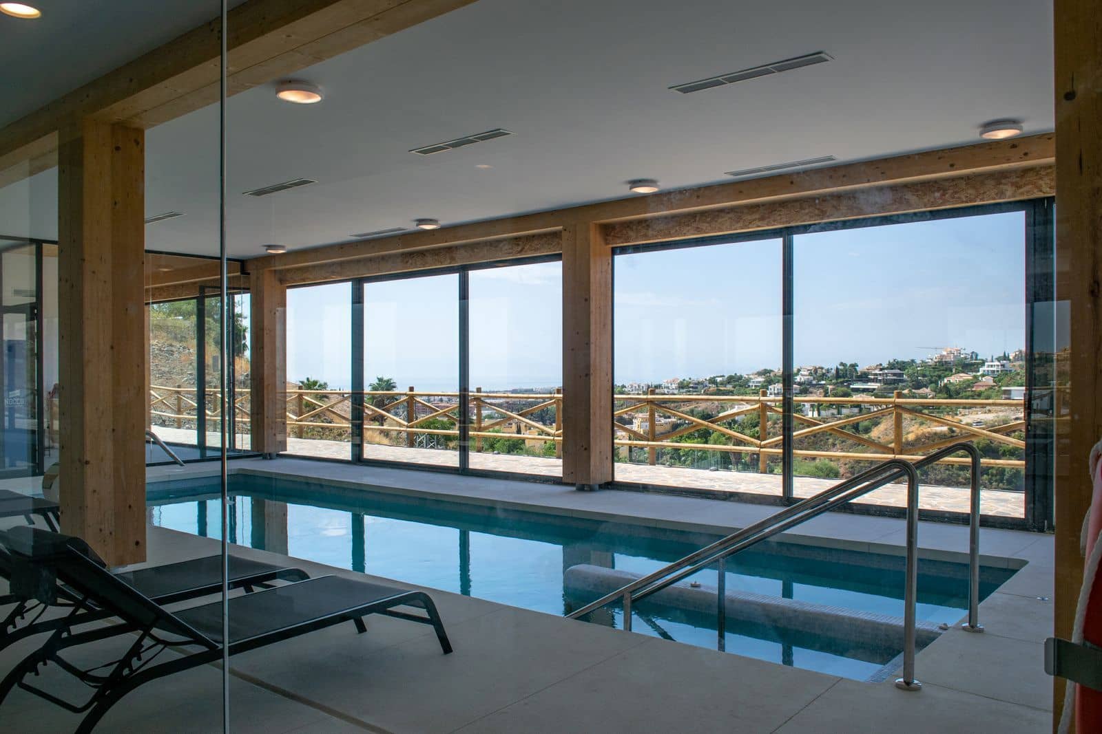 2 bedroom Penthouse for sale in El Paraiso with pool garage - € 650,000 (Ref: 9419006)