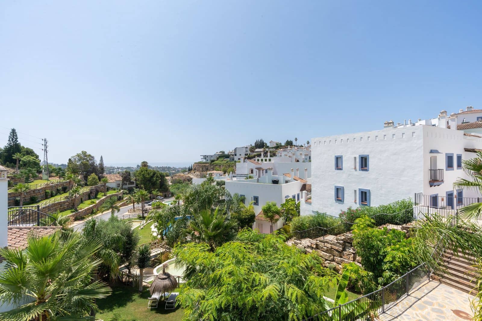 2 bedroom Penthouse for sale in El Paraiso with pool garage - € 650,000 (Ref: 9419006)