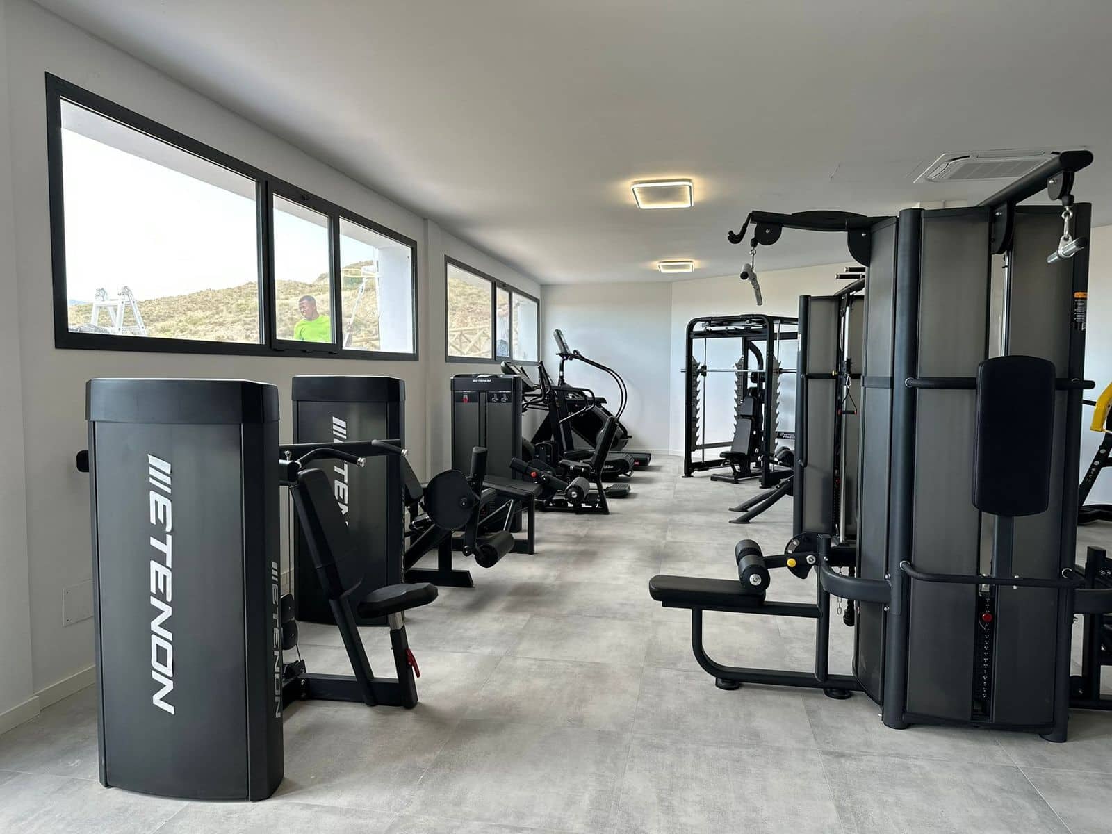 2 bedroom Penthouse for sale in El Paraiso with pool garage - € 650,000 (Ref: 9419006)