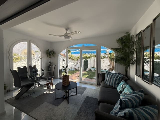 Pareado de 3 habitaciones en El Paraiso, Estepona en venta con piscina garaje - 495.000 € (Ref: 9456686)