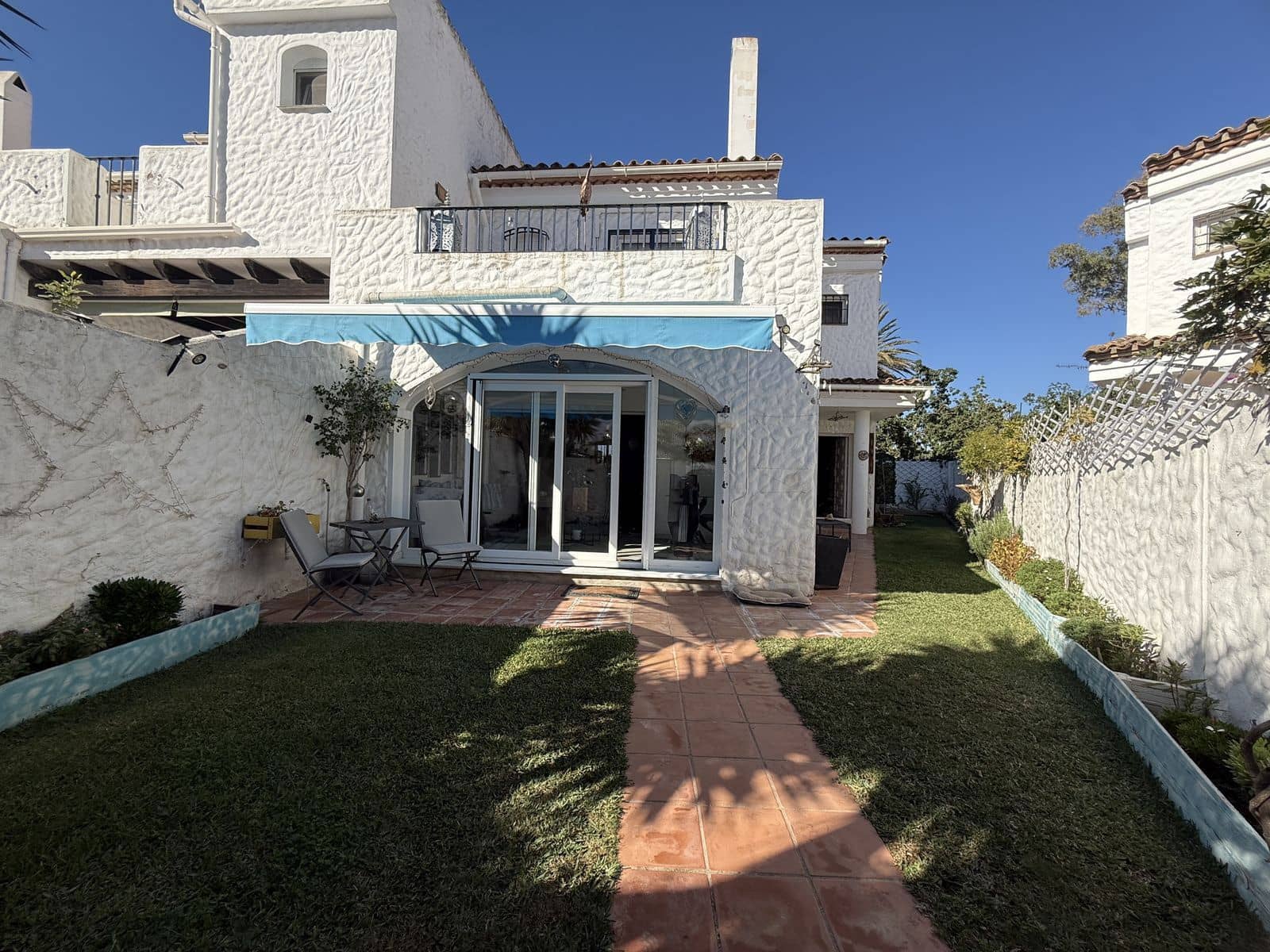 Pareado de 3 habitaciones en El Paraiso en venta con piscina garaje - 495.000 € (Ref: 9456686)